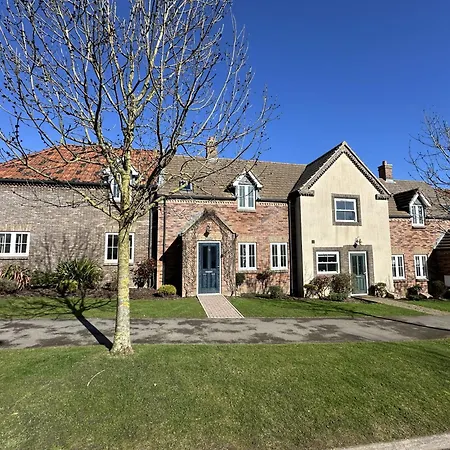 Willow - Part Of The The Bay Filey Village With Pool, Gym And Direct Access, Pub, Restaurant, Tennis And Meadows Walks *