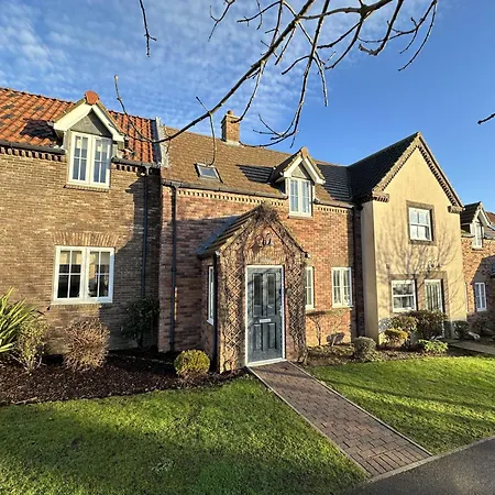 Willow - Part Of The The Bay Filey Village With Pool, Gym And Direct Access, Pub, Restaurant, Tennis And Meadows Walks * Reighton