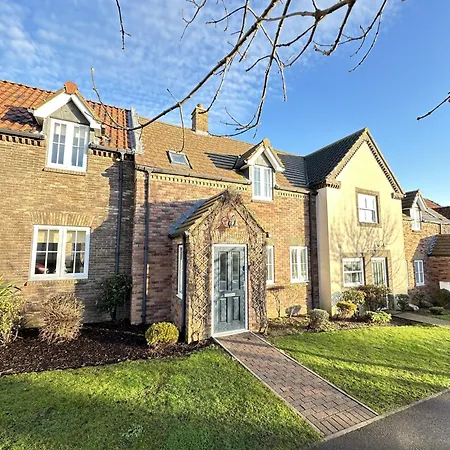 Willow - Part Of The The Bay Filey Village With Pool, Gym And Direct Access, Pub, Restaurant, Tennis And Meadows Walks *