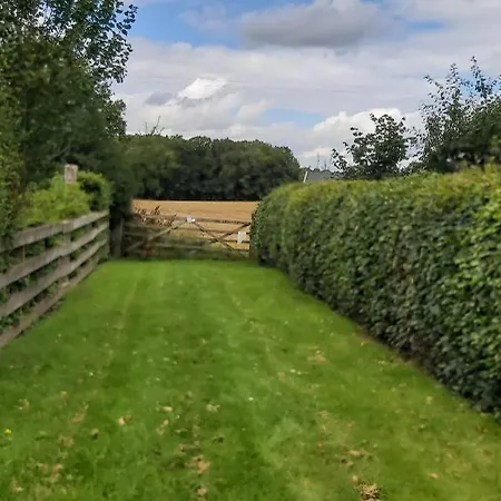 Willow Cottage 4 Bed, Cosy Stopover, Dogs Welcome