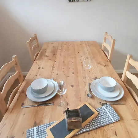 Willow Cottage 4 Bed, Cosy Stopover, Dogs Welcome Holiday home *