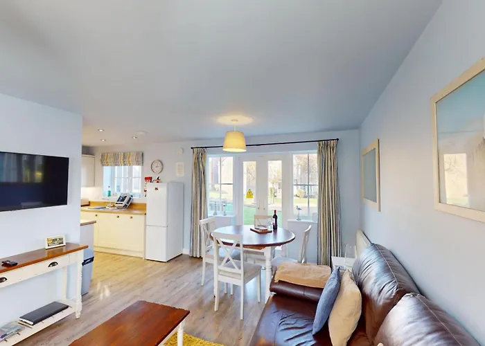 Willow - Part Of The The Bay Filey Village With Pool, Gym And Direct Access, Pub, Restaurant, Tennis And Meadows Walks * Reighton