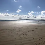 Willow - Part Of The The Bay Filey Village With Pool, Gym And Direct Access, Pub, Restaurant, Tennis And Meadows Walks * Reighton