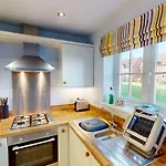 Willow - Part Of The The Bay Filey Village With Pool, Gym And Direct Access, Pub, Restaurant, Tennis And Meadows Walks Holiday home Reighton